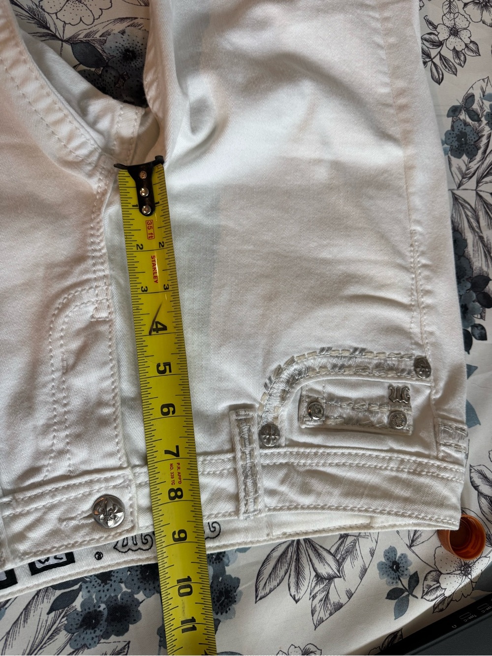Miss Me Women’s White Denim Bermuda Shorts Size 30 Embellished - Picture 5 of 6